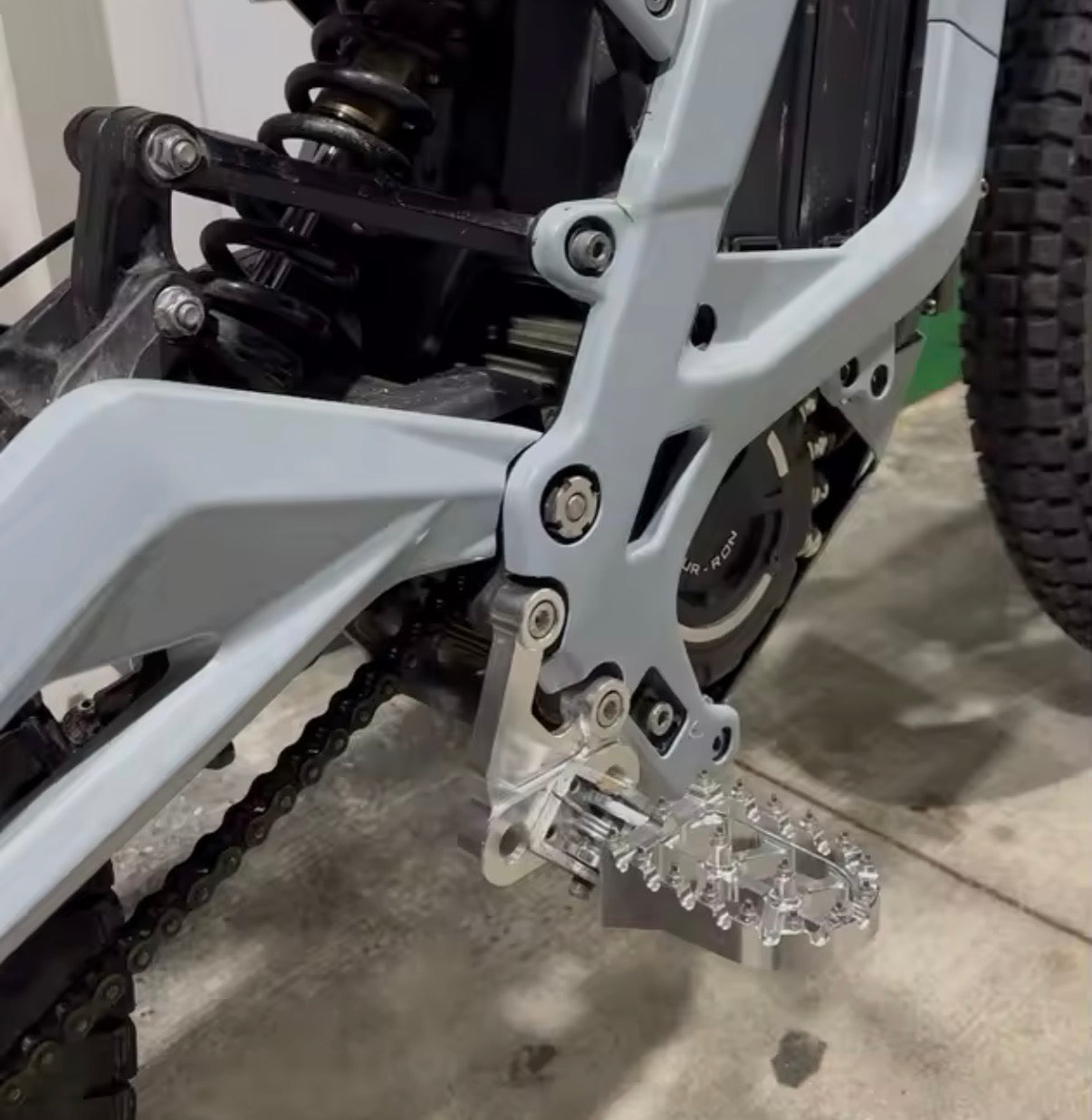 Peg bracket (both included)